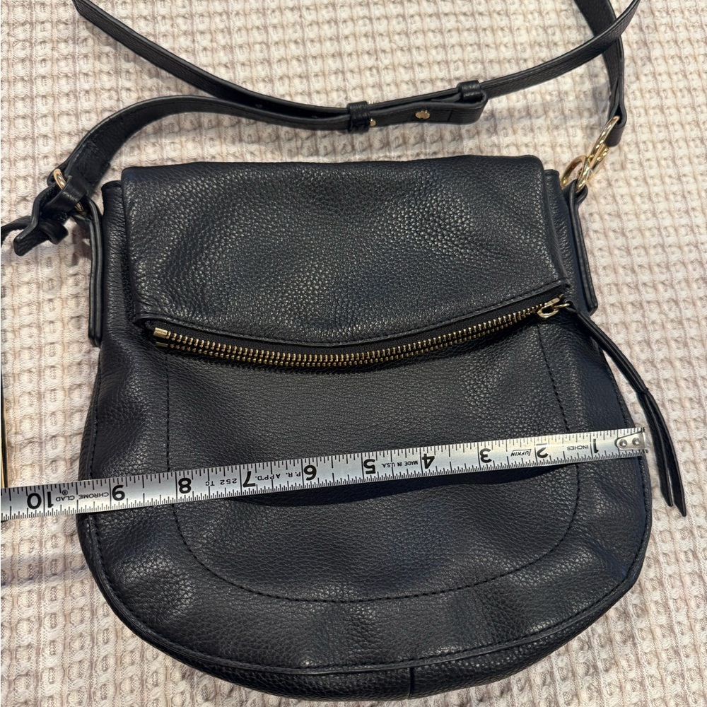 Vince Camuto crossbody leather bag! - Picture 7 of 7